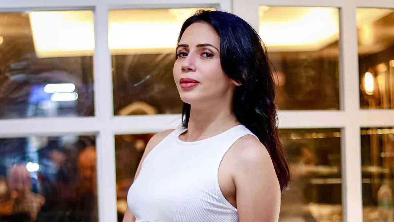 Rozlyn Khan | క్యాన్సర్‌ బారిన పడిన ప్రముఖ నటి.. ఇన్‌స్టాలో ఎమోషనల్‌ పోస్టు