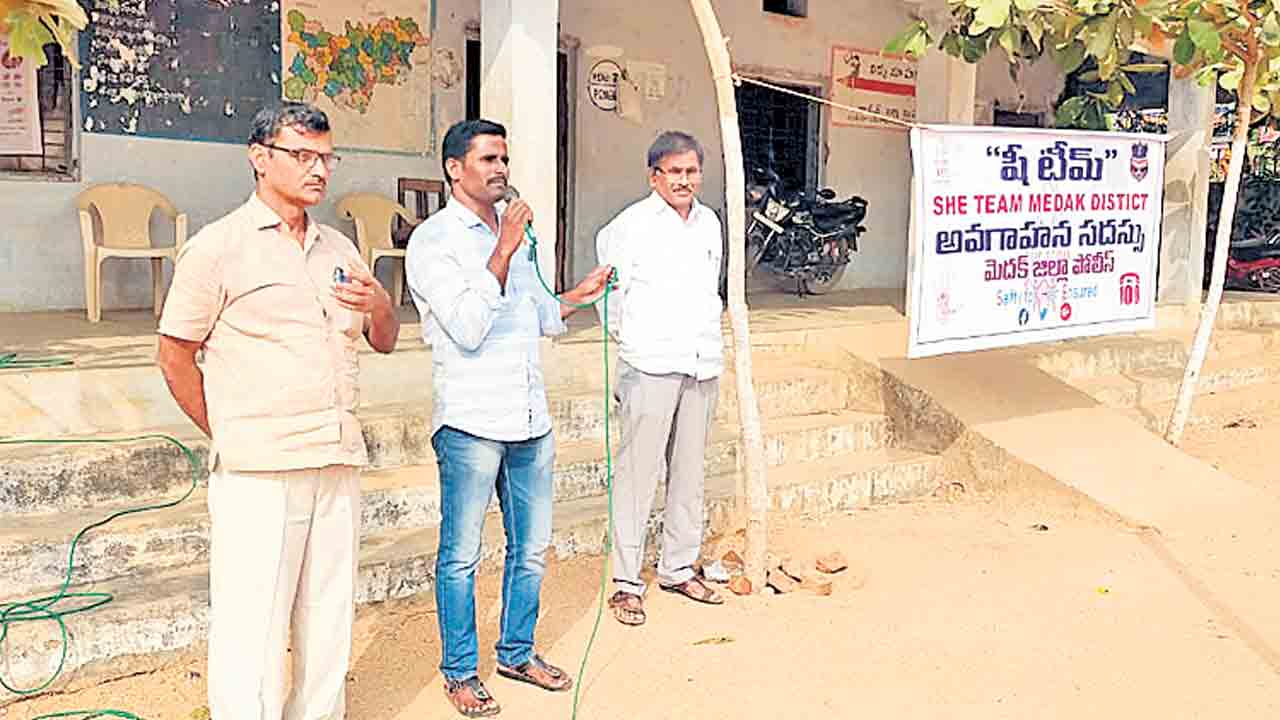 విద్యార్థులు అన్నిరంగాల్లో రాణించాలి