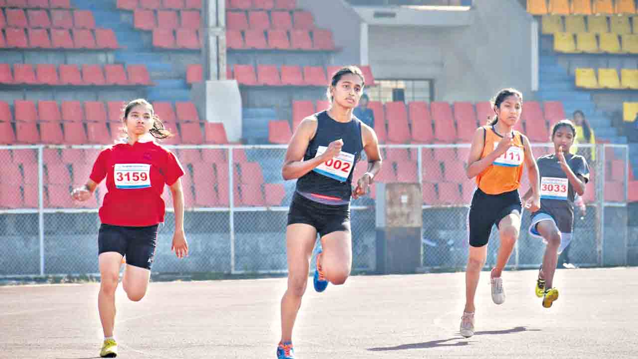 రాగవర్షిణి పతక జోరు