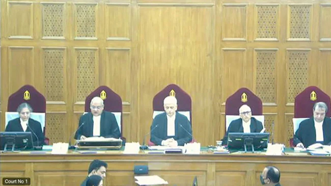 అగ్ర‌వ‌ర్ణ పేద‌ల‌కు 10 శాతం కోటా.. గ్రీన్ సిగ్న‌ల్ ఇచ్చిన‌ సుప్రీంకోర్టు