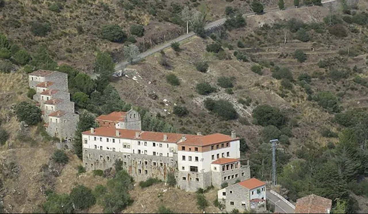 Spain: మీ దగ్గర 2 కోట్లు ఉంటే ఈ ఊరు మొత్తాన్ని కొనేయొచ్చు