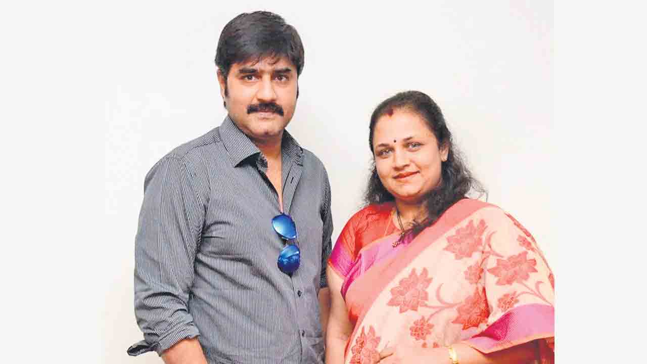 విడాకుల వదంతులపైసైబర్‌ క్రైంకు ఫిర్యాదు చేస్తా