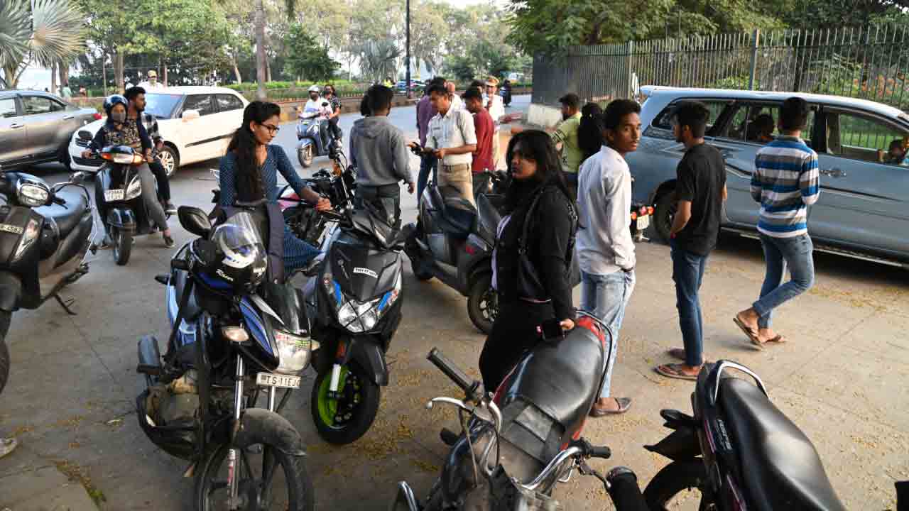 రాంగ్ రూట్‌, ట్రిపుల్ రైడింగ్‌ ఉల్లంఘనలపై రేప‌ట్నుంచే స్పెష‌ల్ డ్రైవ్