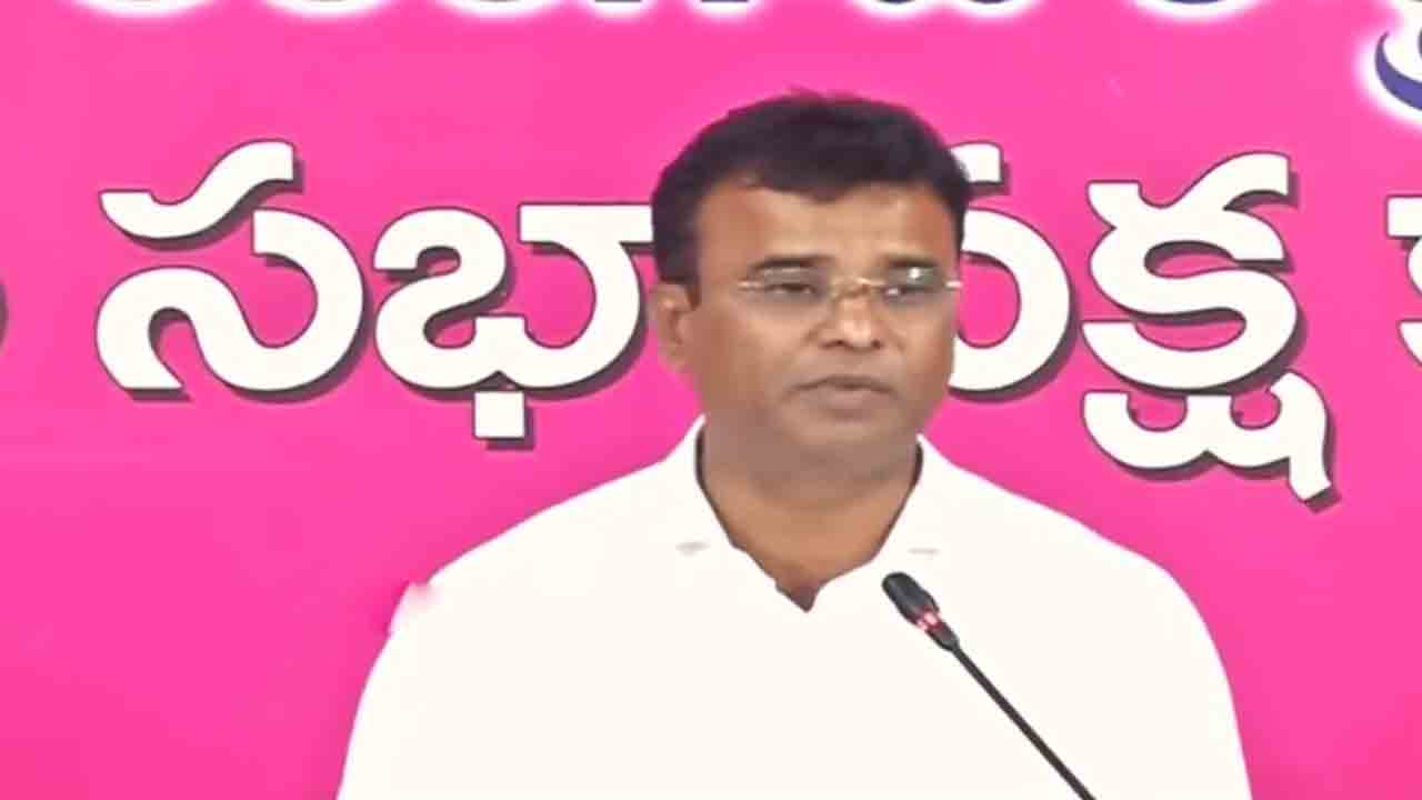 రాజకీయంగా ఎదుర్కోలేక‌నే ఐటీ, ఈడీ, సీబీఐ దాడులు : ఎమ్మెల్యే కేపీ వివేకానంద్‌