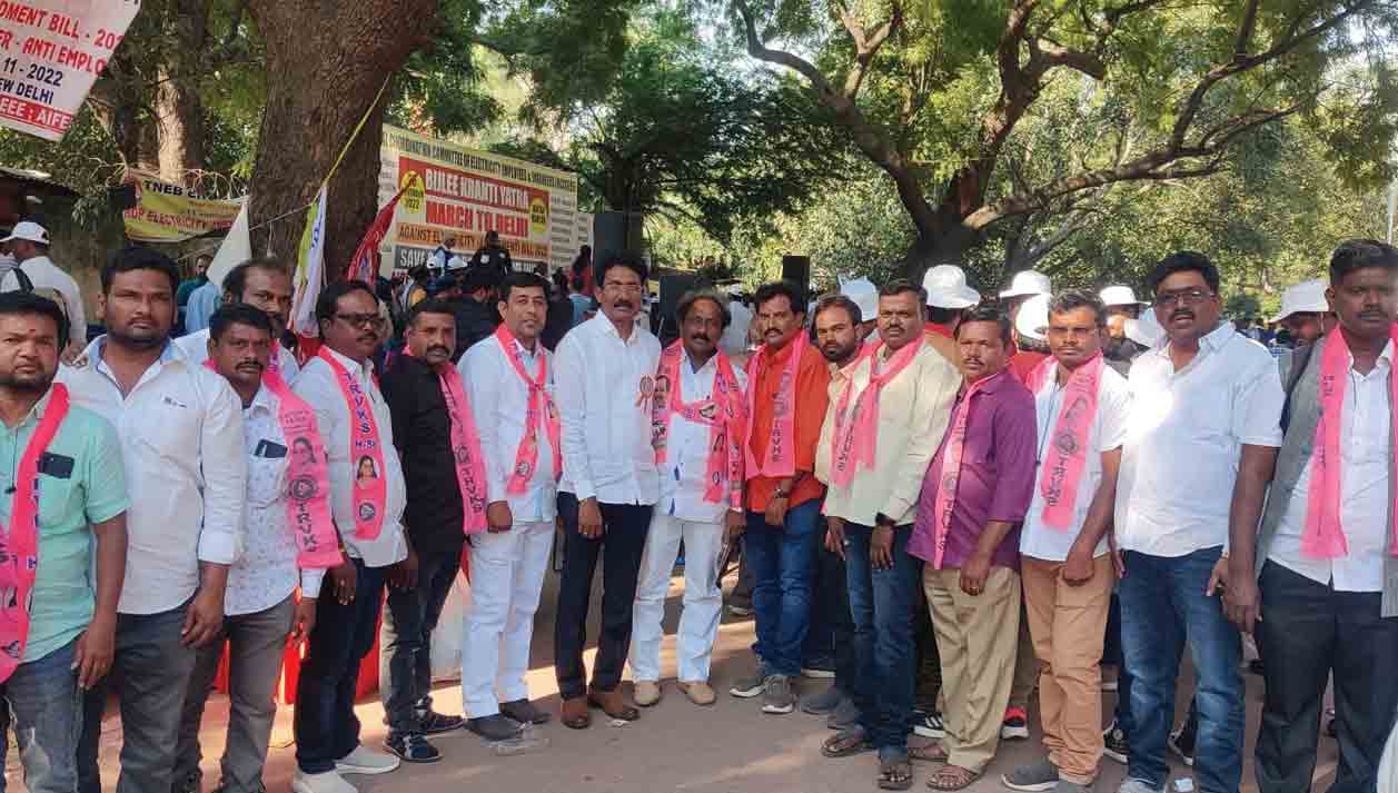ఢిల్లీలో టీఆర్వీకేఎస్ నాయకుల నిరసన