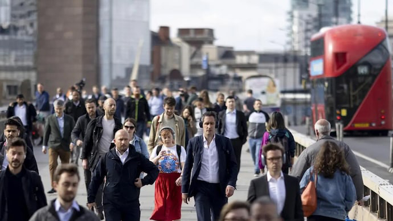 Britan | వారంలో 4 రోజులే ప‌నిదినాలు.. బ్రిట‌న్‌లోని వంద‌ కంపెనీల సంచ‌ల‌న నిర్ణ‌యం