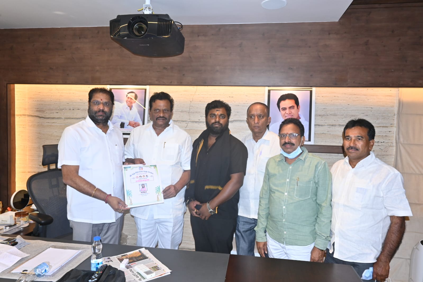 MP vaddiraju ravichandra: మునుగోడు విజ‌యంతో ఎంపీ వద్దిరాజు ఇంటివ‌ద్ద మున్నూరు కాపుల సంద‌డి