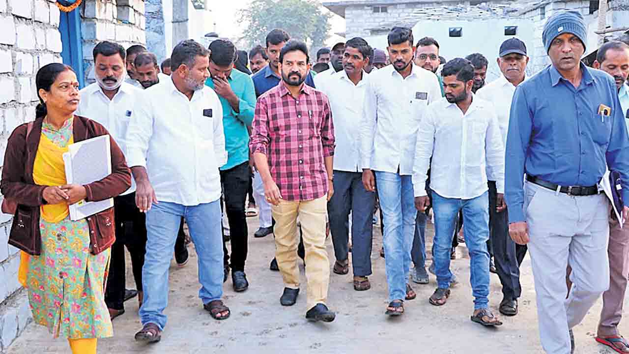 గ్రామాన్ని పరిశుభ్రంగా ఉంచుకోవాలి
