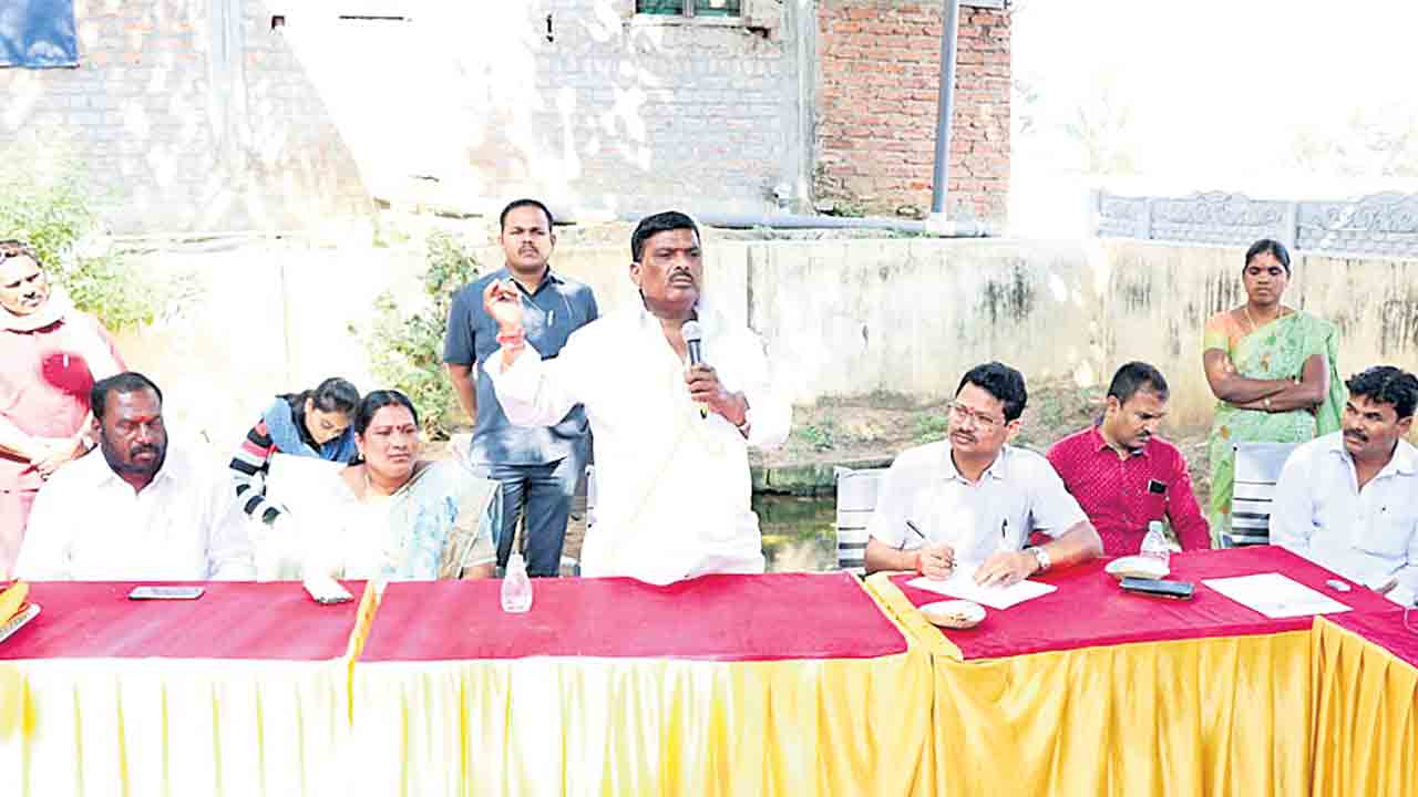 రెవెన్యూ సదస్సులతో భూ సమస్యల పరిష్కారం