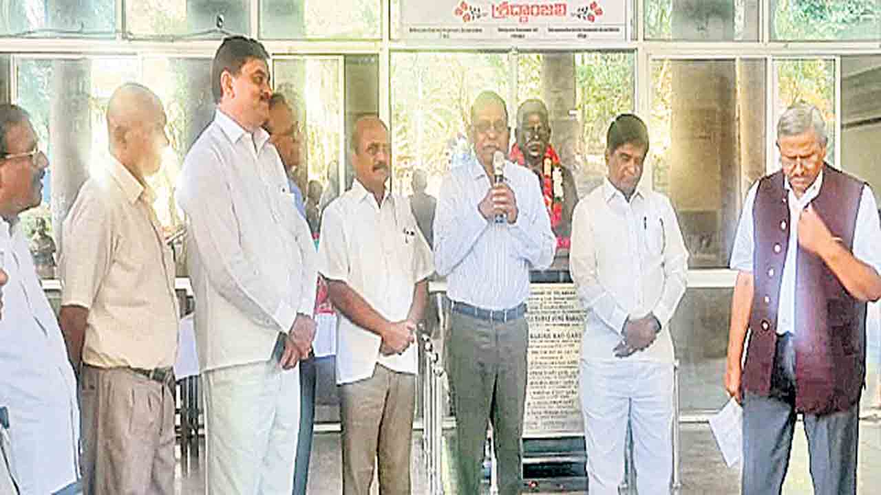 సమాజ అభ్యున్నతిలో ఇంజినీర్లది కీలకపాత్ర