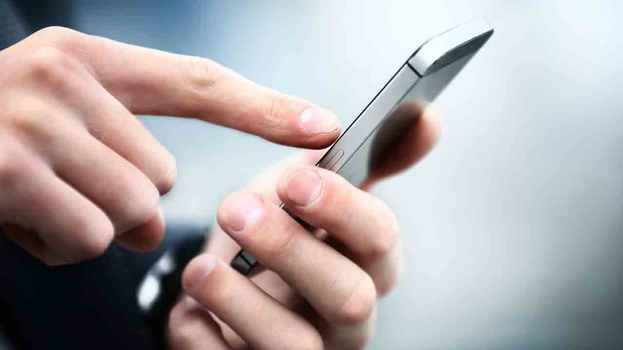 అంతా అరచేతిలోనే..