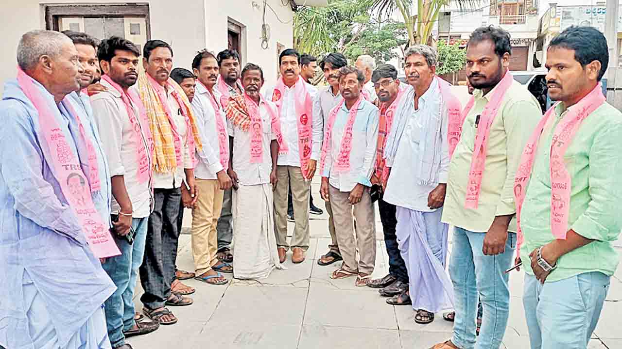 బీఆర్‌ఎస్‌లోకి భారీగా చేరికలు