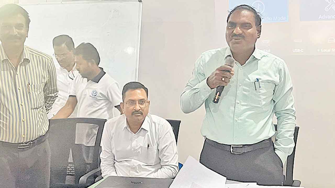 విద్యార్థుల ప్రతిభను వెలికి తీయాలి