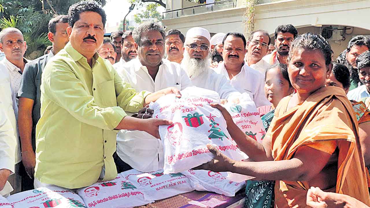 అన్ని వర్గాల పండుగలకు సమప్రాధాన్యం