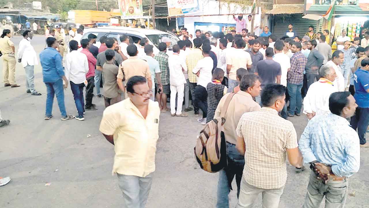 కాంగ్రెస్‌, బీజేపీల్లో వర్గపోరు