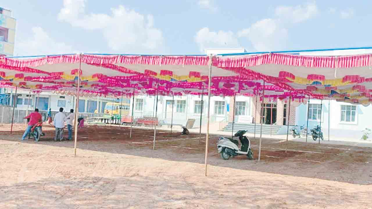 పల్లె ముంగిట కార్పొరేట్ వైద్యం