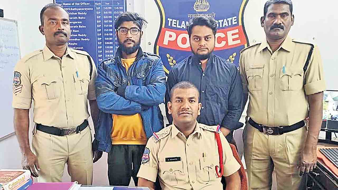 హెచ్చుమీరుతున్న ఆకతాయిల ఆగడాలు