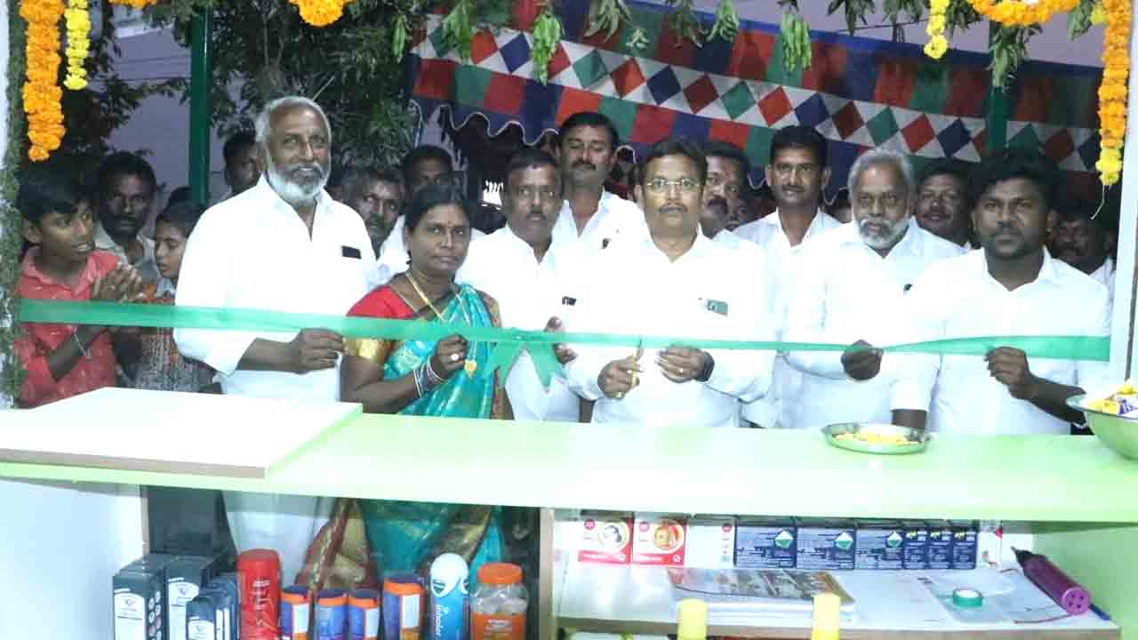 దళితబంధు లబ్ధిదారులు ఆర్థికంగా ఎదగాలి