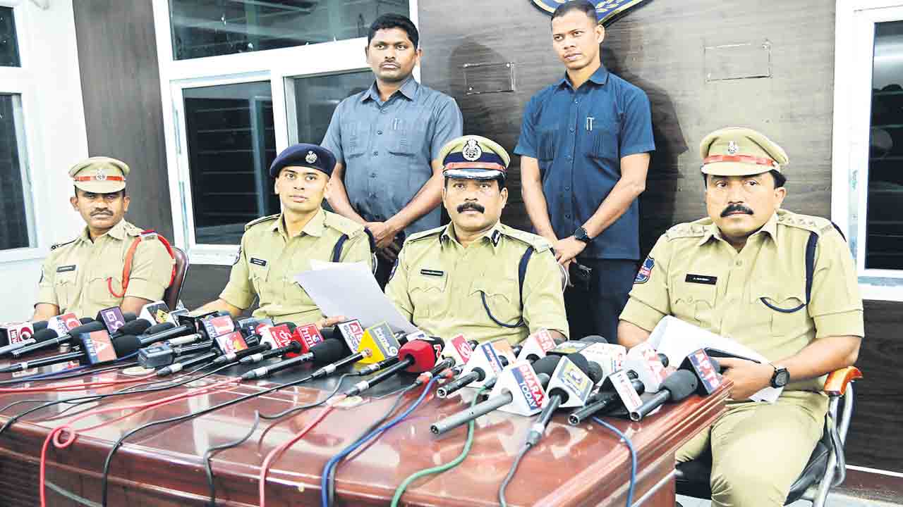 రాఖీ సినిమా చూసి.. పెట్రోల్‌తో హత్య చేశాం..