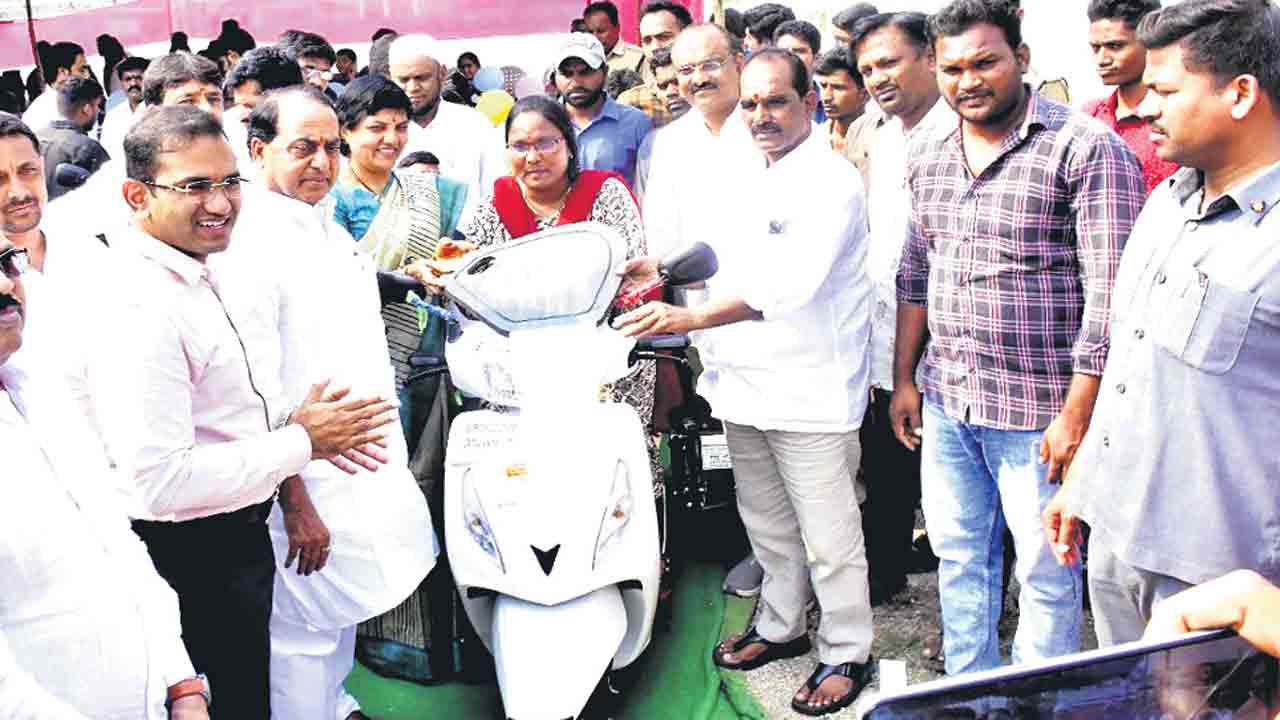 దివ్యాంగులకు అండగా తెలంగాణ సర్కారు