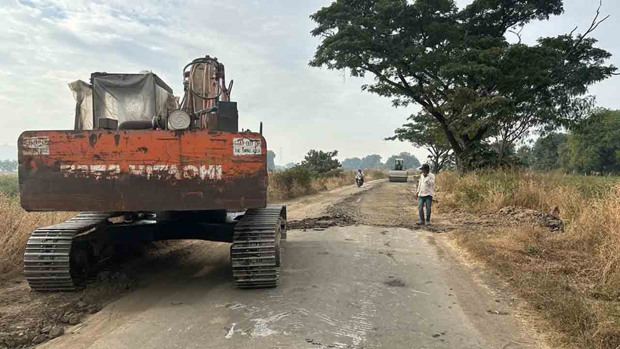 చురుగ్గా ధన్నూర్‌(బీ) రోడ్డు పనులు
