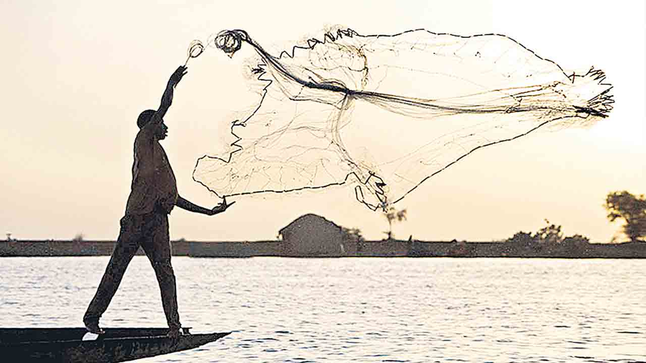 మత్స్య కారులకు సర్కారు చేయూత