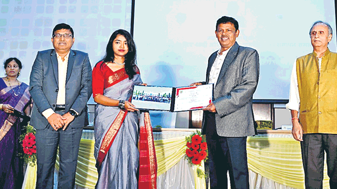 పని చేసే ఉద్యోగులను ప్రోత్సహిస్తాం