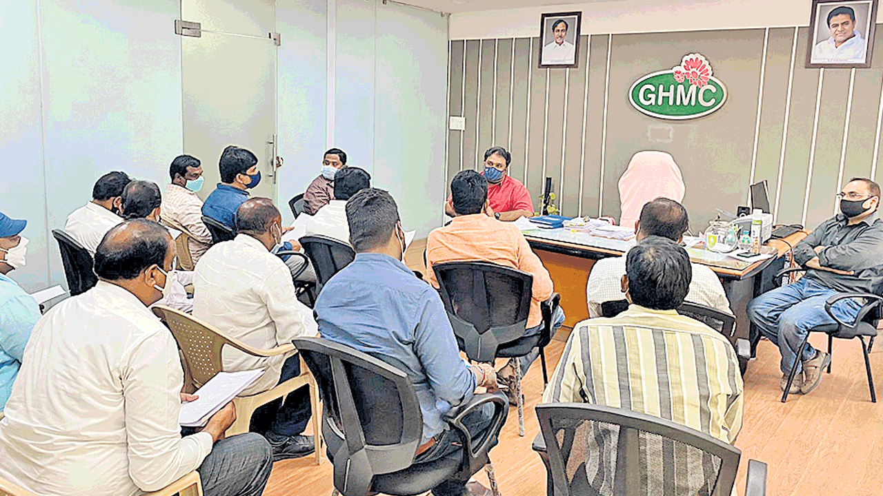 ఆస్తిపన్ను లక్ష్యం వంద కోట్లు