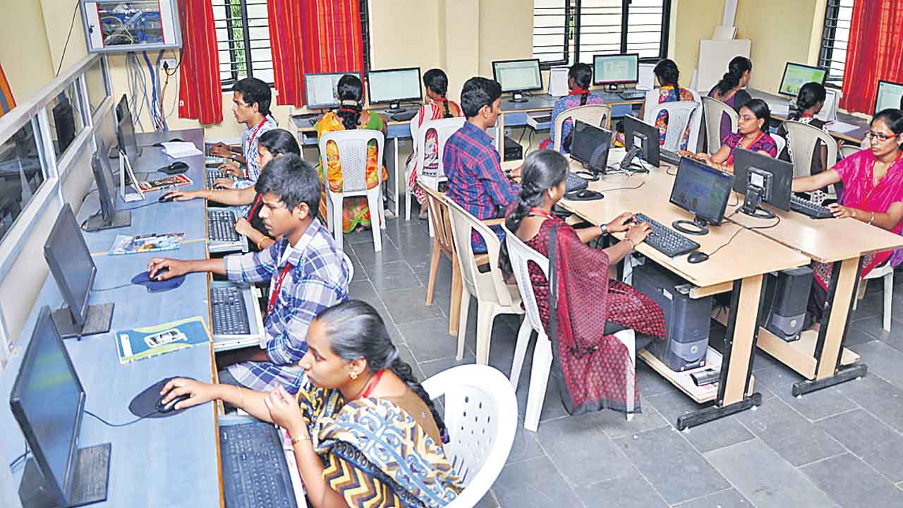 ఉచిత శిక్షణ ..ఉద్యోగ కల్పన