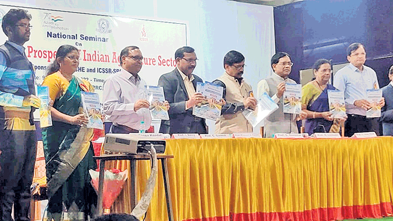 దేశాభివృద్ధిలో వ్యవసాయ రంగం పాత్ర కీలకం