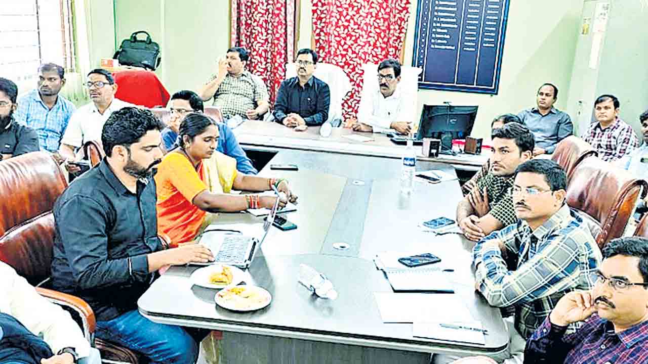 ‘కంటి వెలుగు’ను విజయవంతం చేయాలి