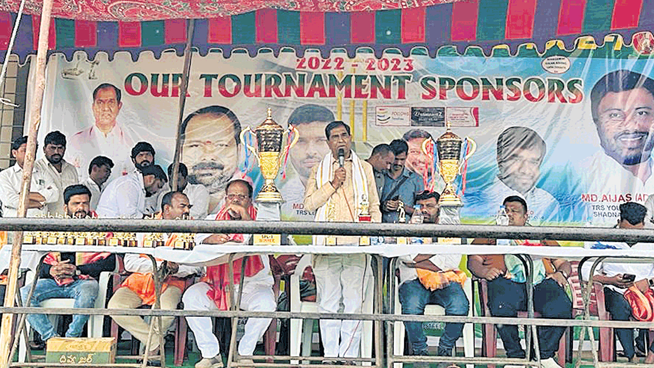 క్రీడా స్ఫూర్తితో పోటీ పడాలి