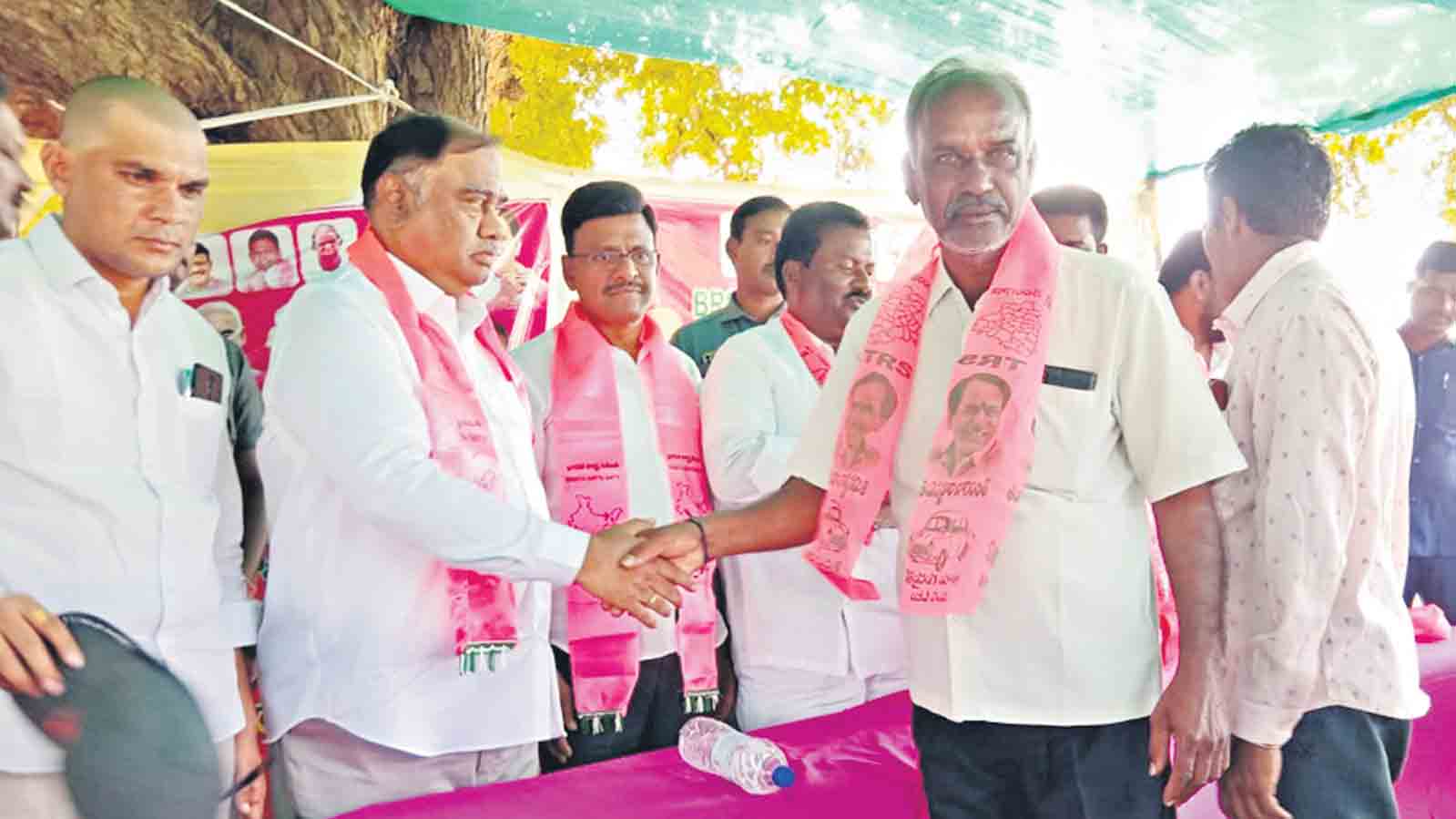 పాలేరులో వార్‌ వన్‌సైడే