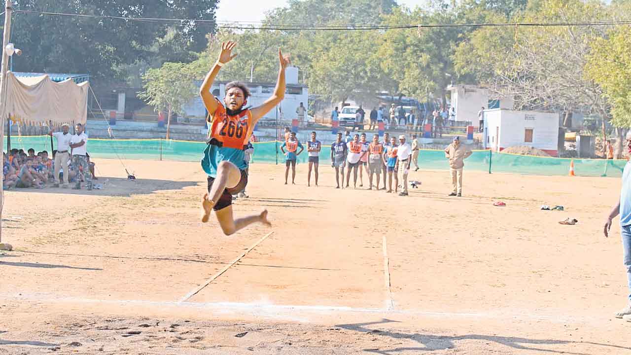 అర్జీలను పరిశీలించి చర్యలు చేపట్టాలి
