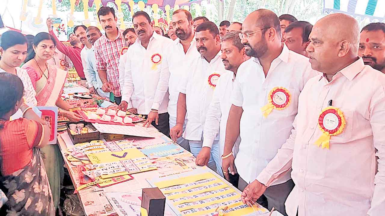 విద్యతోనే ఉజ్వల భవిష్యత్‌