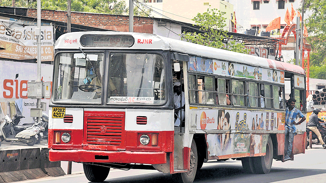 సంక్రాంతికి 4,233 ప్రత్యేక బస్సులు