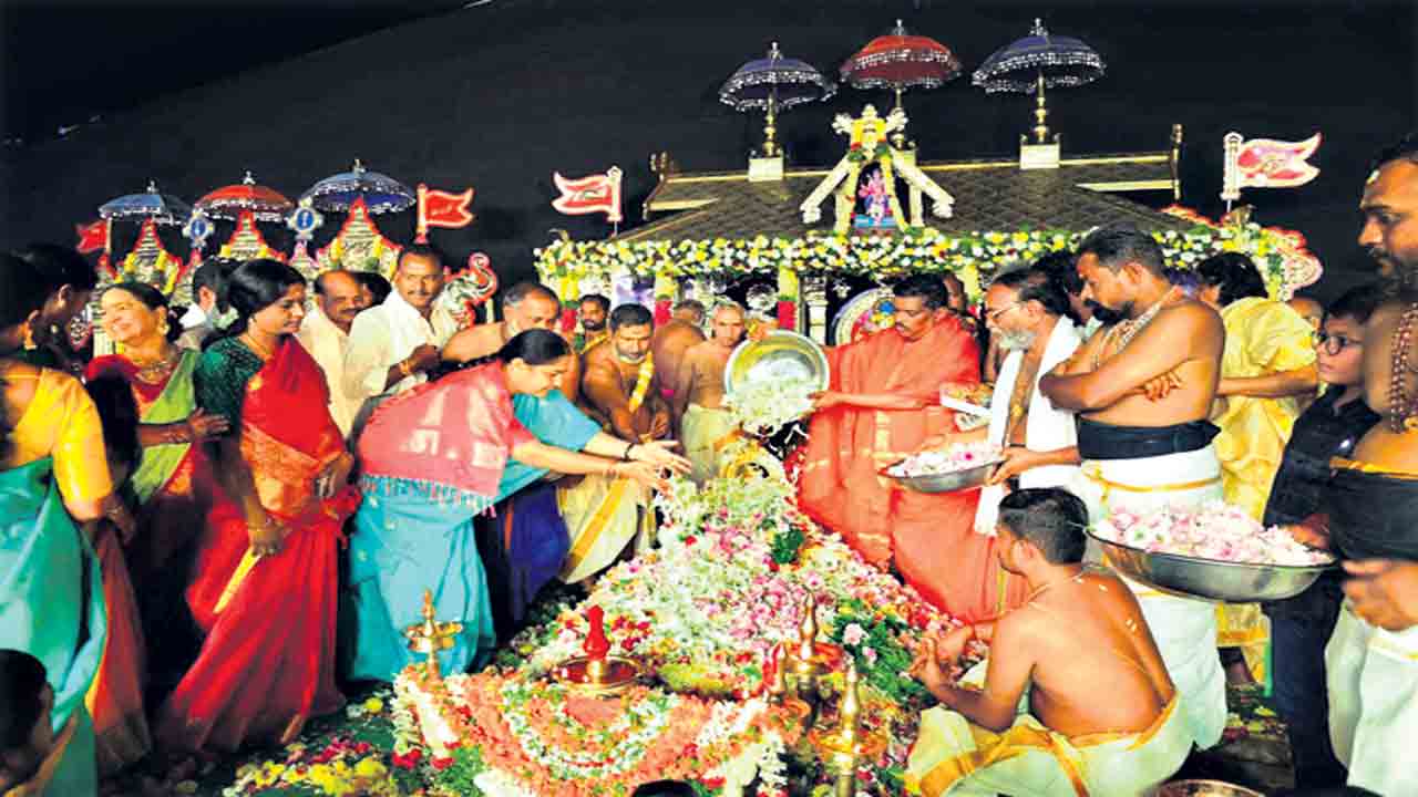 హరివరాసనం.. విశ్వమోహనం.. భక్తి పారవశ్యంలో పటాన్‌చెరు పట్టణం