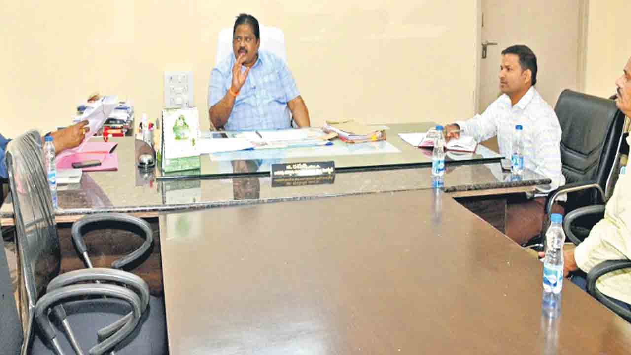 సంక్రాంతి నాటికి డబుల్‌ ఇండ్లు సిద్ధం చేయాలి