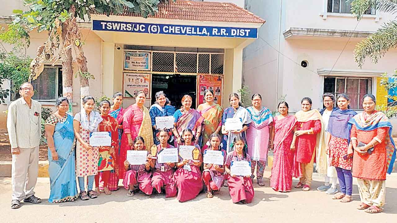 రాష్ట్రస్థాయి వైజ్ఞానిక ప్రదర్శనకు చేవెళ్ల గురుకుల విద్యార్థిని ఎంపిక