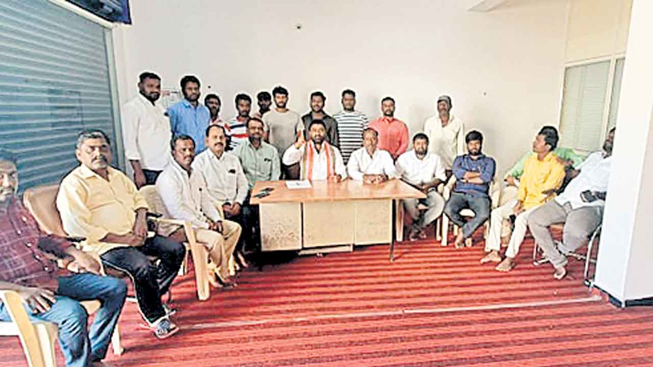 మున్సిపాలిటీ అభివృద్ధ్దిపై చర్చకు సిద్ధమా?