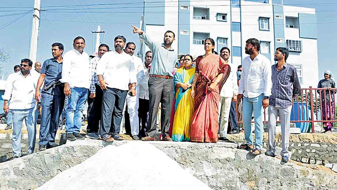 భవిష్యత్‌ తరాల కోసం చెరువులను కాపాడాలి