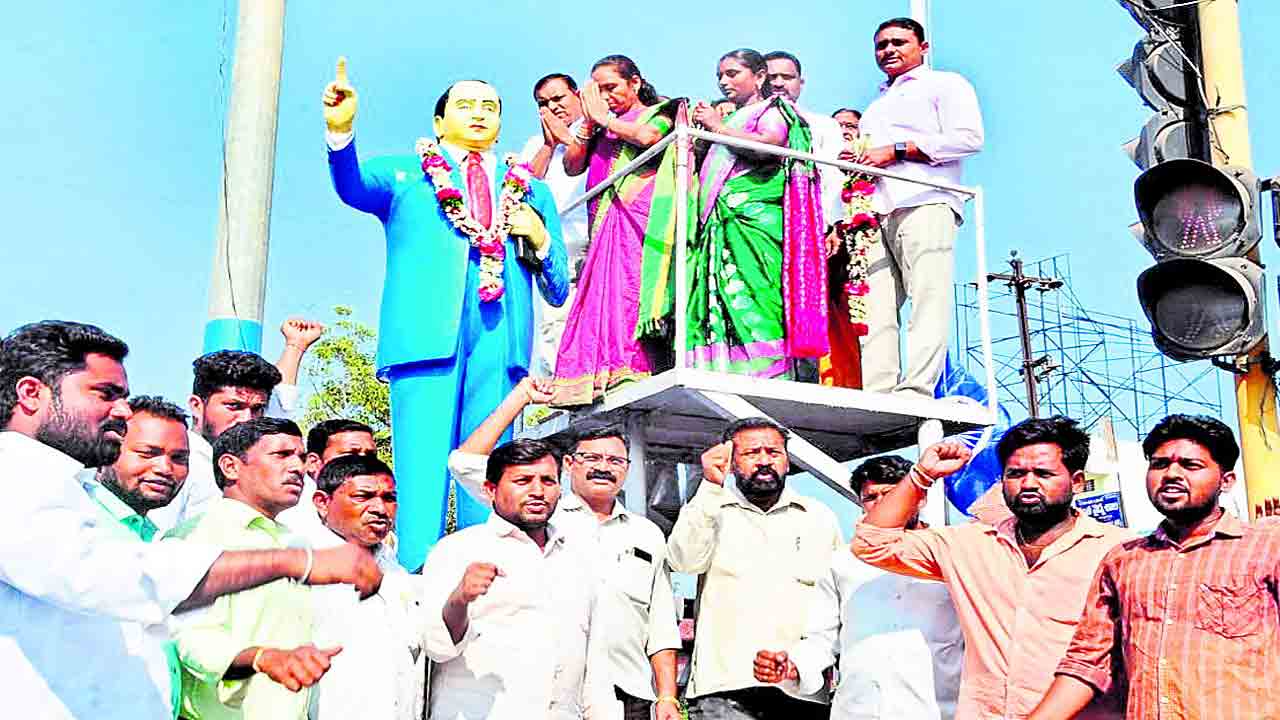 ఆదర్శనీయుడు అంబేద్కర్‌