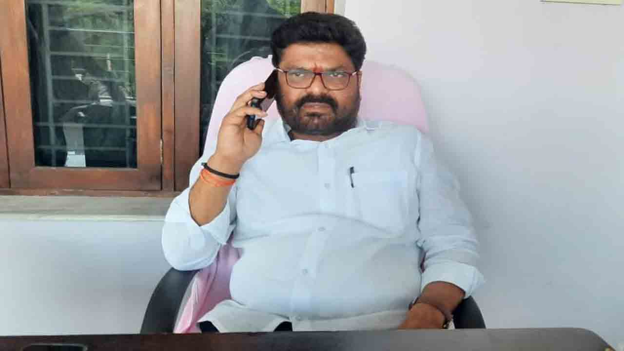 దళిత బంధులో ఎమ్మెల్యే సీతక్క అక్రమాలు