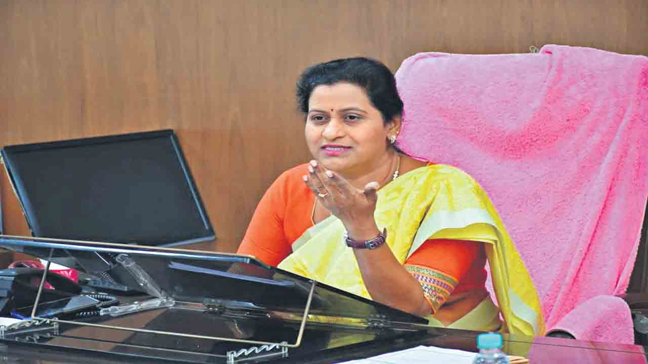 మహిళా సంఘాలను ప్రోత్సహించండి