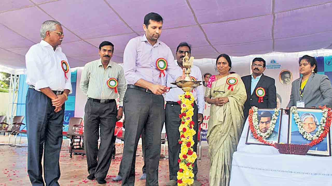 విజ్ఞాన శాస్త్ర ఫలాలు ప్రతి ఒక్కరికీ అందాలి