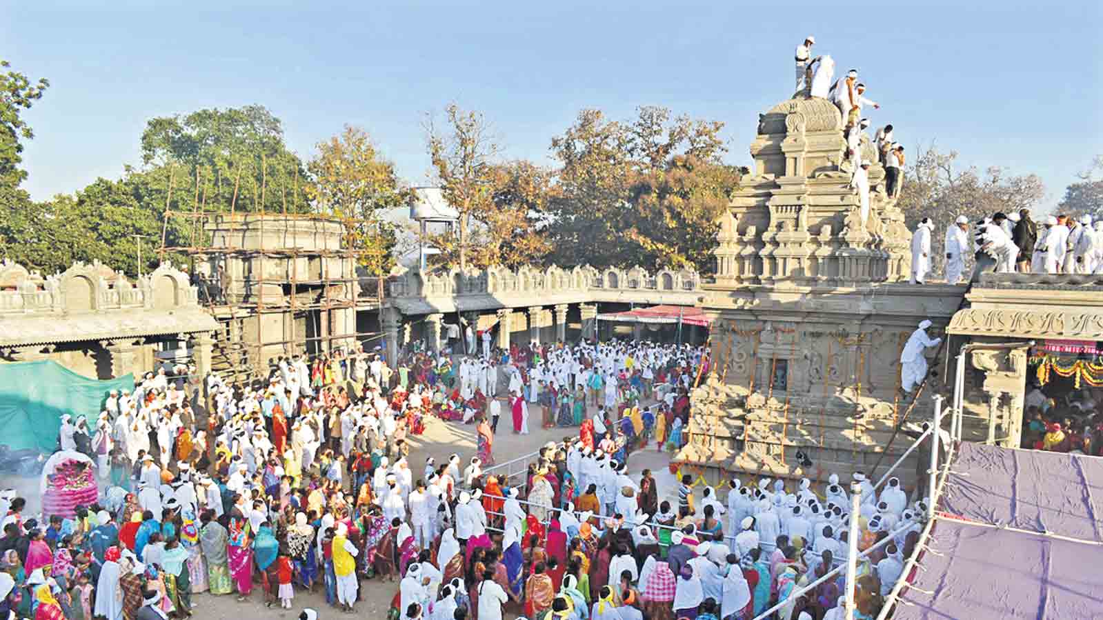 అట్టహాసంగా నాగోబా విగ్రహ ప్రతిష్ఠాపన
