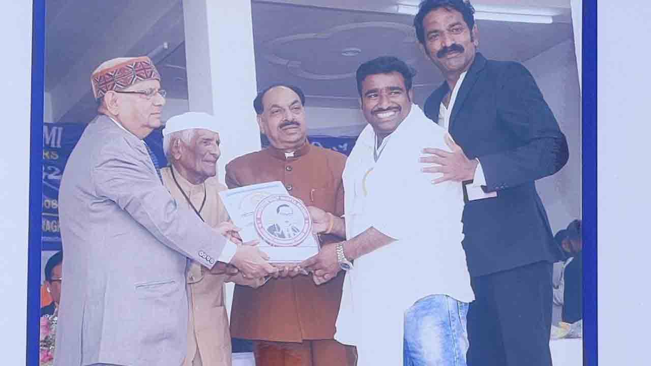 పర్వతం అశోక్కు జాతీయ సేవా పురస్కారం