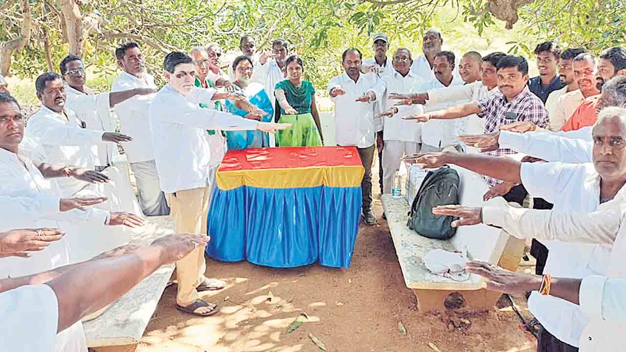 భూసార పరీక్షలు తప్పకుండా చేయించాలి