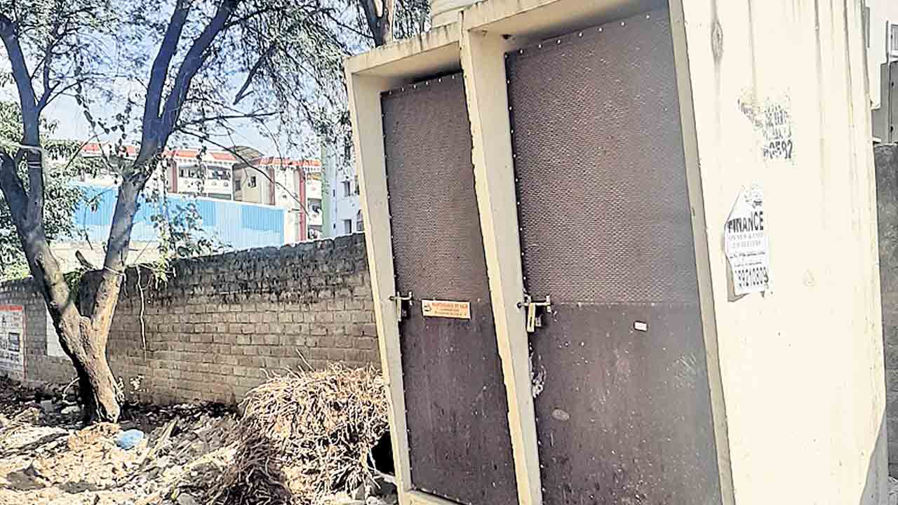 శిథిలావస్థలో బయో టాయిలెట్లు