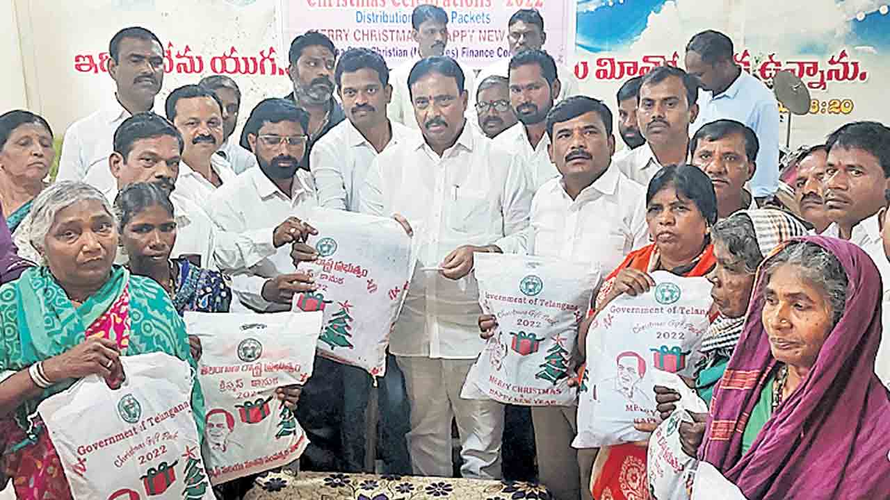 అన్ని పండుగలకు సమ ప్రాధాన్యం